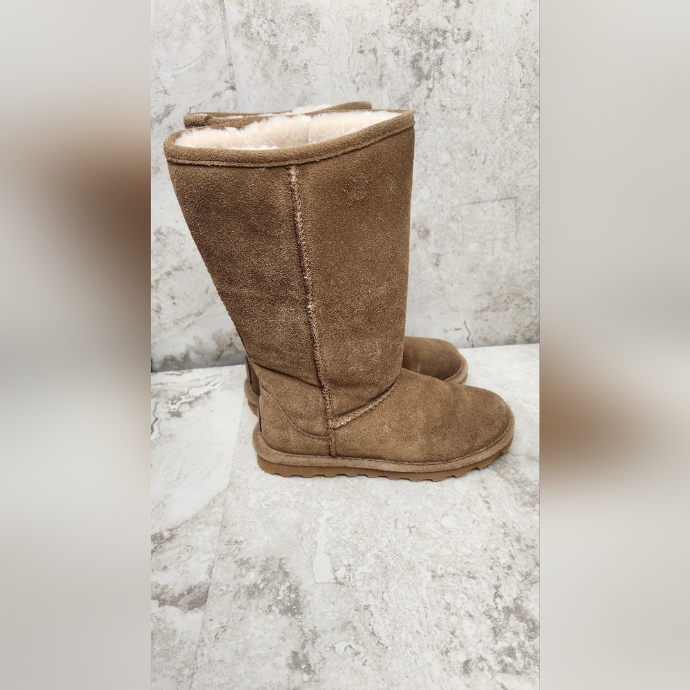 Bearpaw Tall Elle classic boots Size: 8